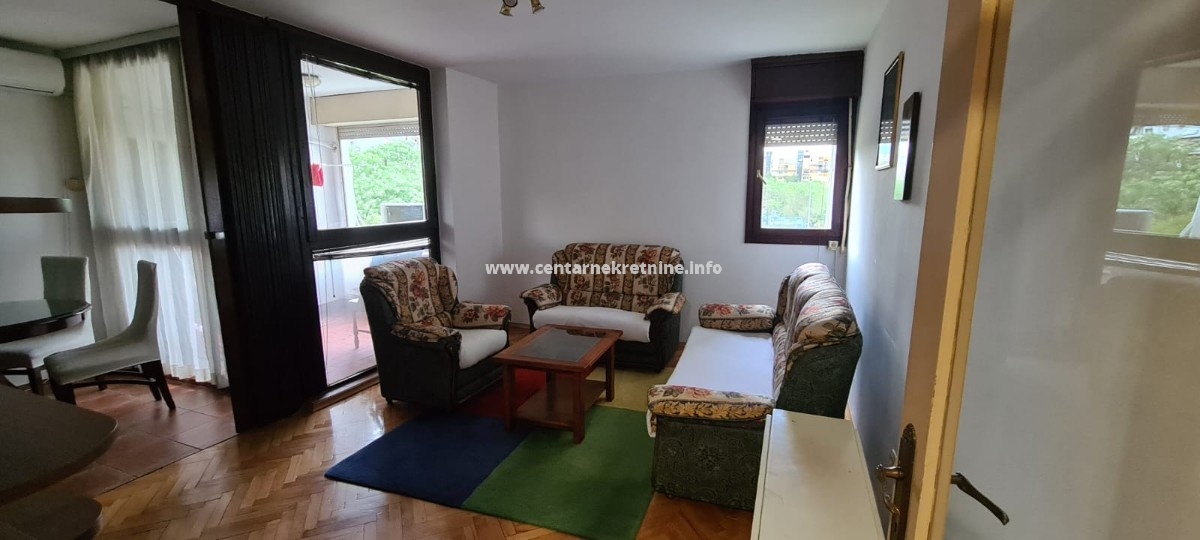 Izdavanje, jednosoban stan 50m2, Blok 5, Podgorica